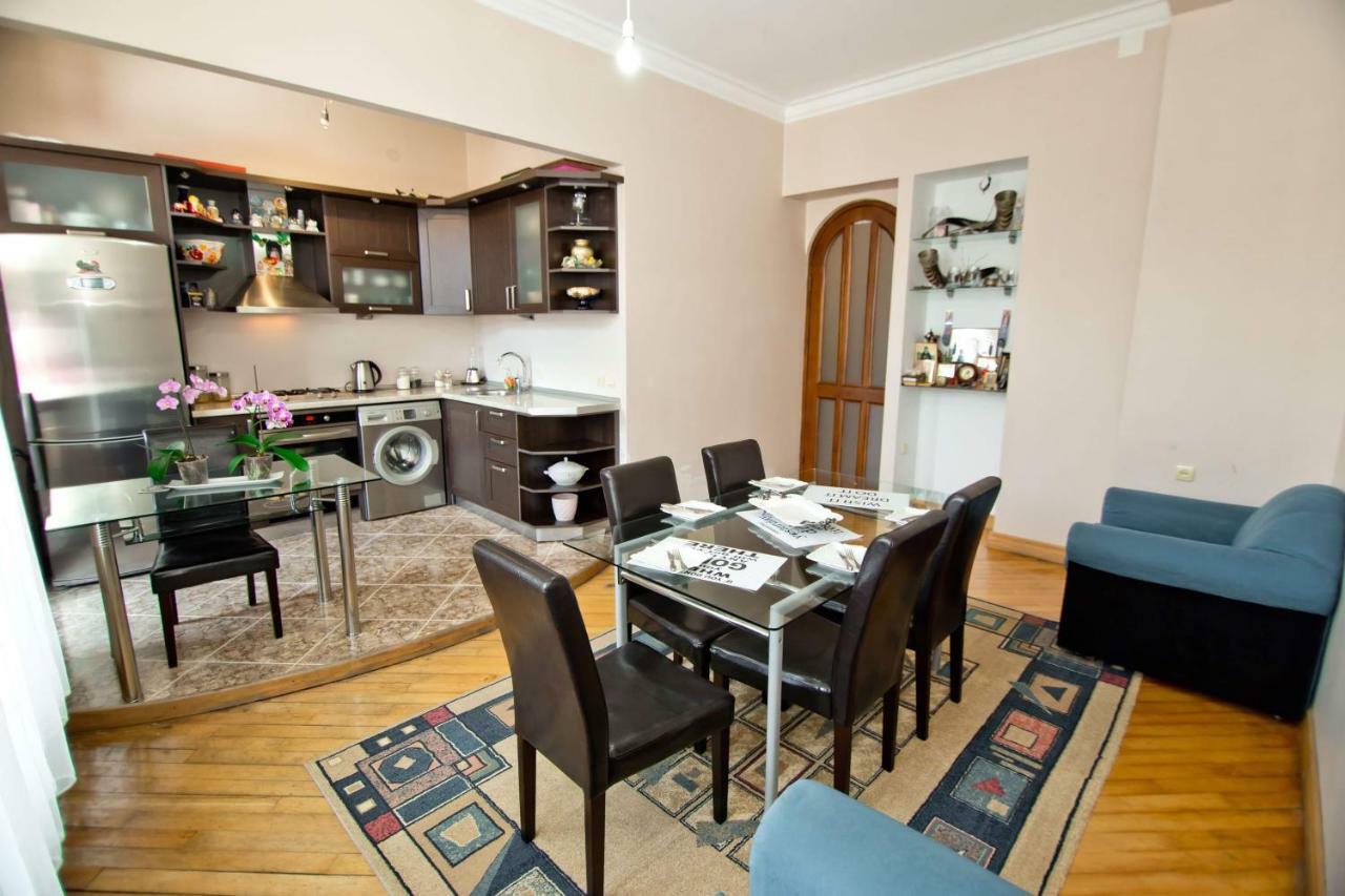 Apartment On Gorgiladze 25 Batum Dış mekan fotoğraf